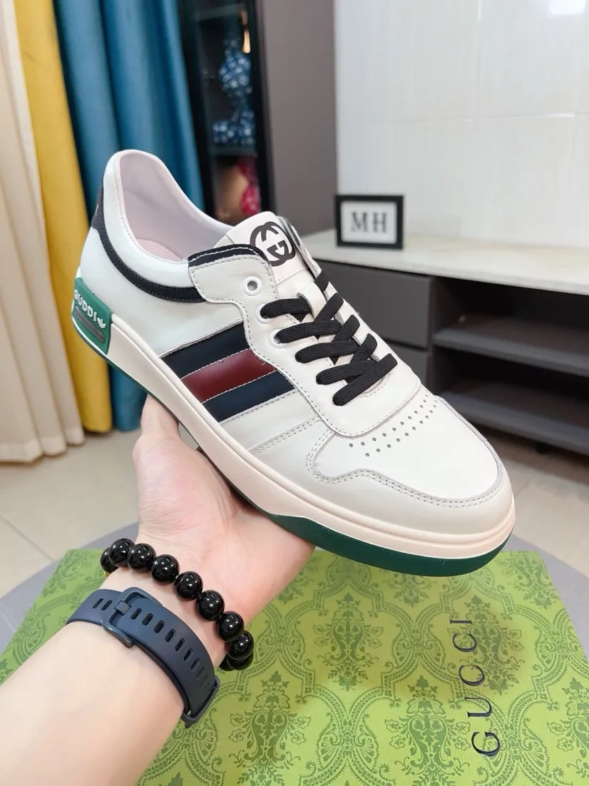 Men's shoes 💰440🌹🌹GUCCI [Gucci] New high-end brand of men's shoes, the latest fashionable casual men's shoes, trendy and versatile style, relaxed and sporty style, uppers imported from Italy, first-layer cowhide, genuine leather lining and ultra-fine workmanship. Original personalized fashionable rubber wear-resistant outsole, light and comfortable on the foot, size 38-44